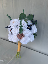 Load image into Gallery viewer, Traditional Bouquet
