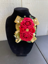 Load image into Gallery viewer, Prissy Pinned Corsage
