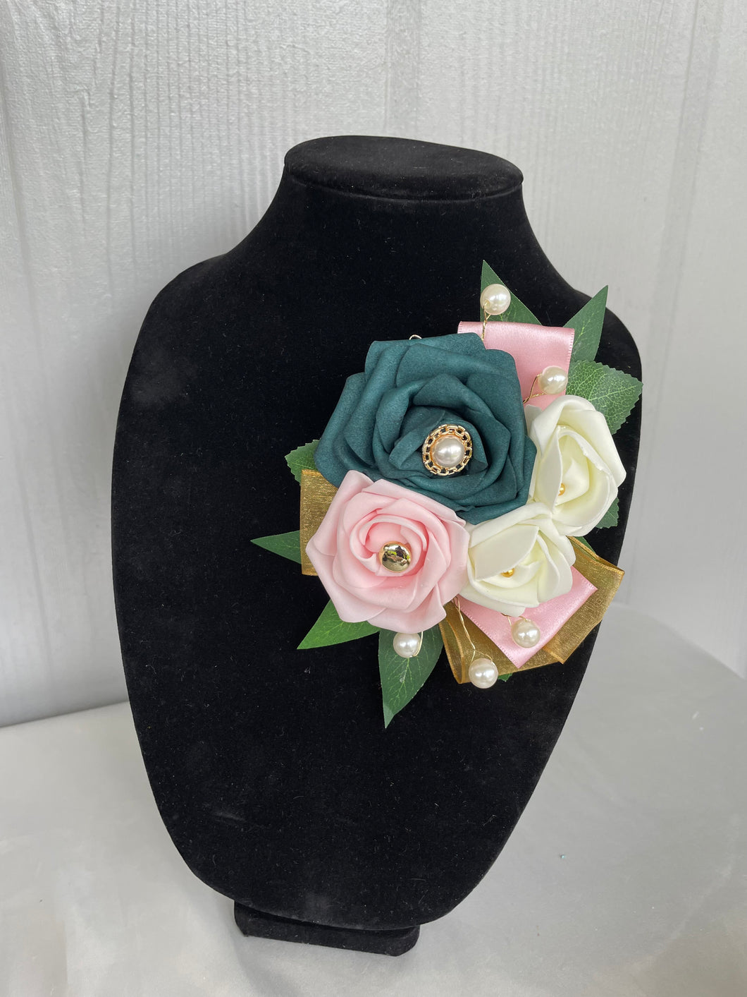 Prissy Pinned Corsage