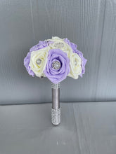 Load image into Gallery viewer, Toss Bouquet
